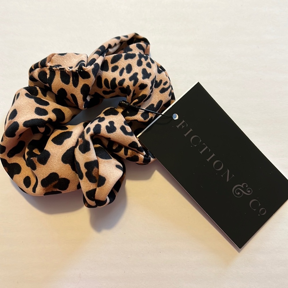 Hair scrunchies. NWT. Leopard.